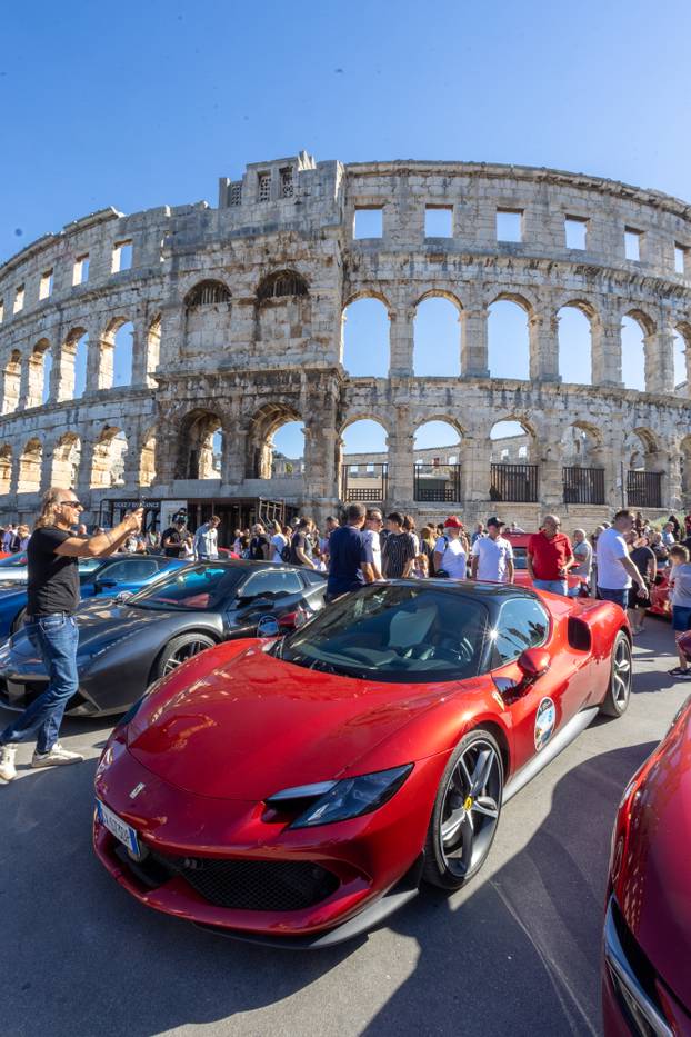 Pula: Ferrari vozila ispred pulske Arene