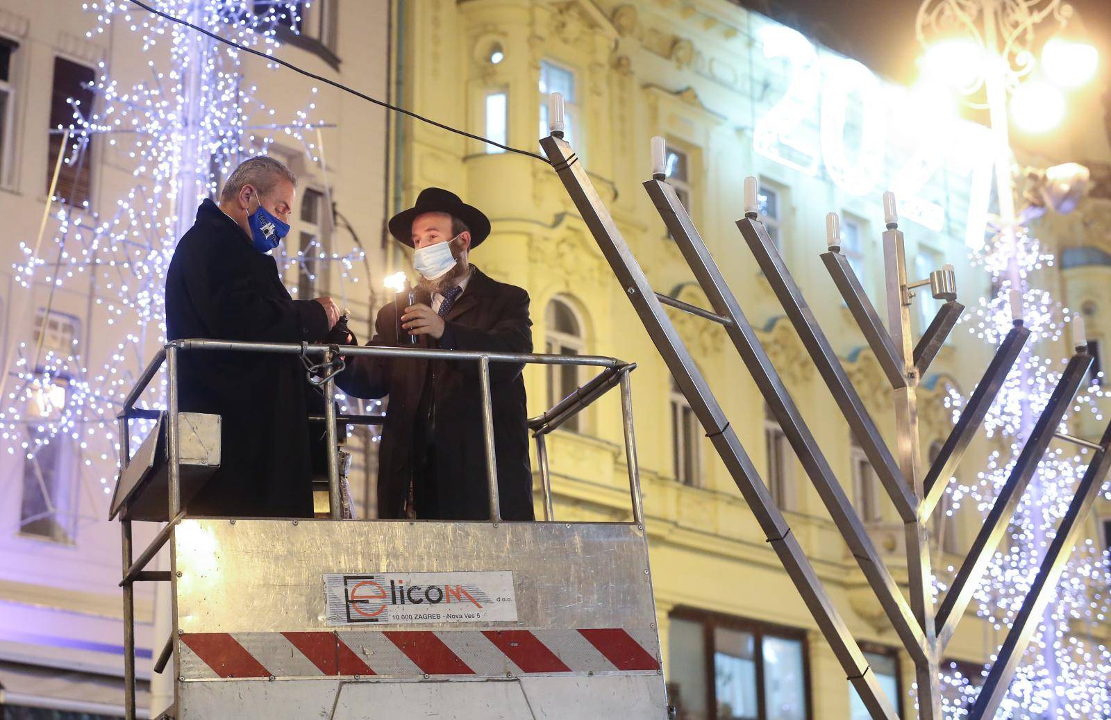 Zagreb: Povodom židovskog blagdana Hanuke zapaljena prva svijeća na Menori