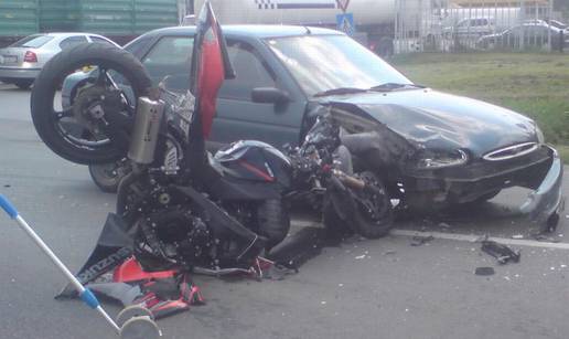 Vinkovci: Motorist završio na operaciji nakon sudara