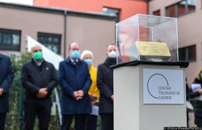 U Zagrebu postavili prvi 'kamen spoticanja' u spomen na ubijene Rome za vrijeme Holokausta