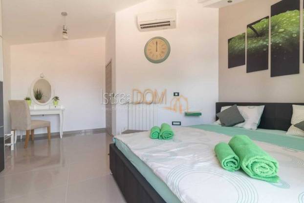 FOTO U ovoj vili u Istri možete živjeti kao u filmu: Ima jacuzzi, vinski podrum i terene za sport