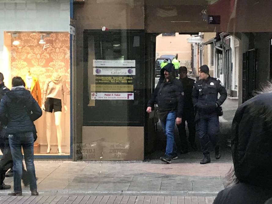 Muškarci se potukli kod kafića, policija ih okružila te privela