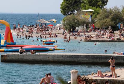 FOTO Ne pada ispod 35°C! Kraj je kolovoza, plaže i dalje pune