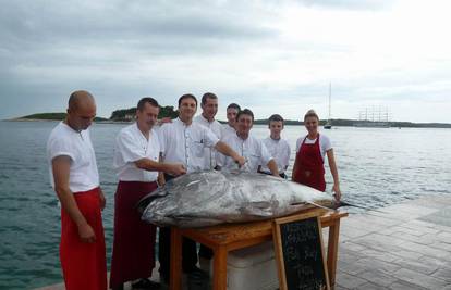 Hvarski tuna party: Tunu od 420 kg ulovio puškom