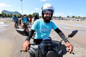 Zagreb: Radnici Wolta koji prosvjeduju okupili su se ispred Velesajma