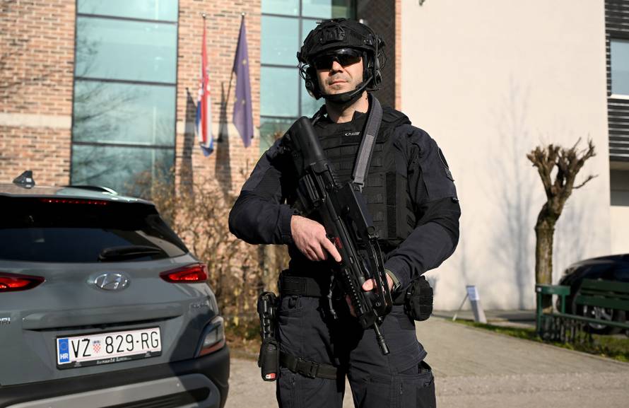 Varaždin: Srđan Mlađan pod jakim policijskim osiguranjem dolazi na Županijski sud