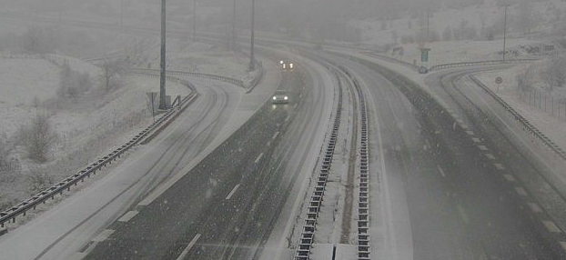 FOTO Pada na Sljemenu, ima ga i na cestama: Pogledajte kako se Hrvatska bijeli na Badnjak!