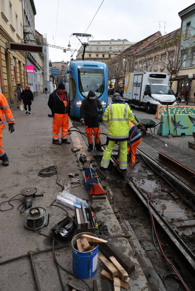 Zagreb: Zastoj tramvaja u Draškovićevoj ulici zbog puknuća tračnica