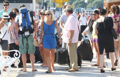 Turistica obavila veliku nuždu u vrtu Meštrovićeve galerije 