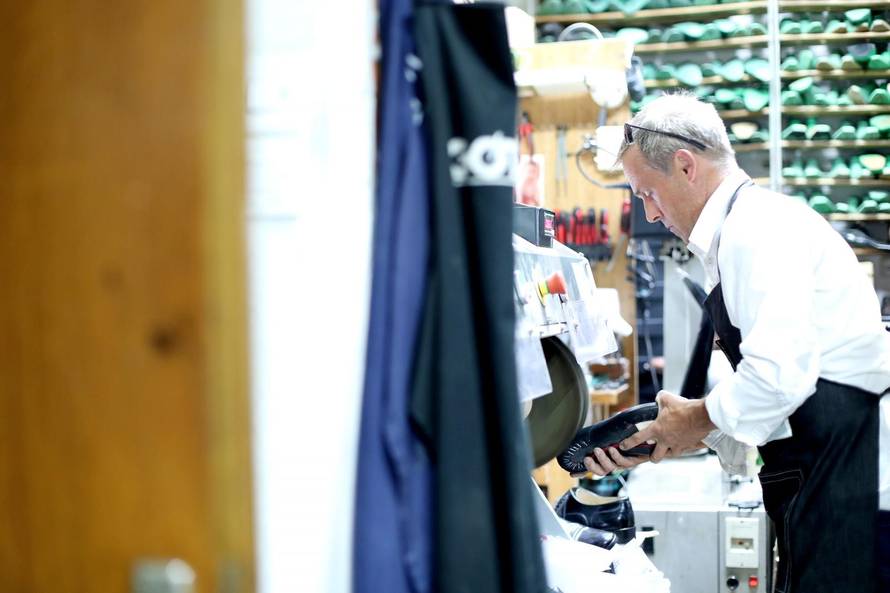 Savjeti postolara: Naučite kako ispravno mazati i čuvati cipele