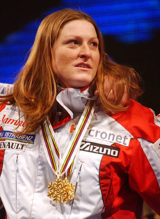 Arhivske fotografije dočeka Janice i Ivice Kostelića sa Svjetskog prvenstva na kojemu se prije 20 godina okupilo oko 100.000 ljudi