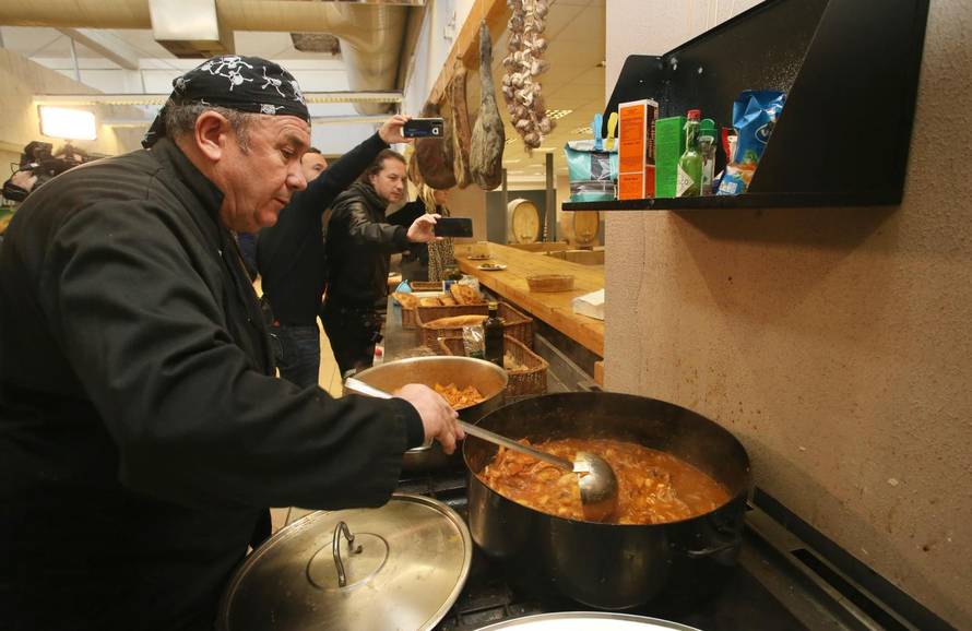 Kerum: Rakija se zove Matilda, a ovo je od svinje od 350 kila...