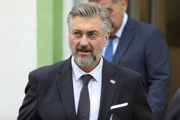 FOTO Pustili smo političarima brade! Tu su Plenković, Anušić, Milanović... a 'zarastao' je i Bulj