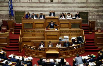 Grci prosvjedovali, parlament tijesno izglasao  nove reforme