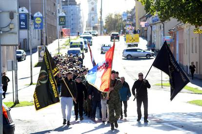 FOTO U Mimohodu pobjednika u Bjelovaru povorka s više stotina sudionika, evo tko je sve došao