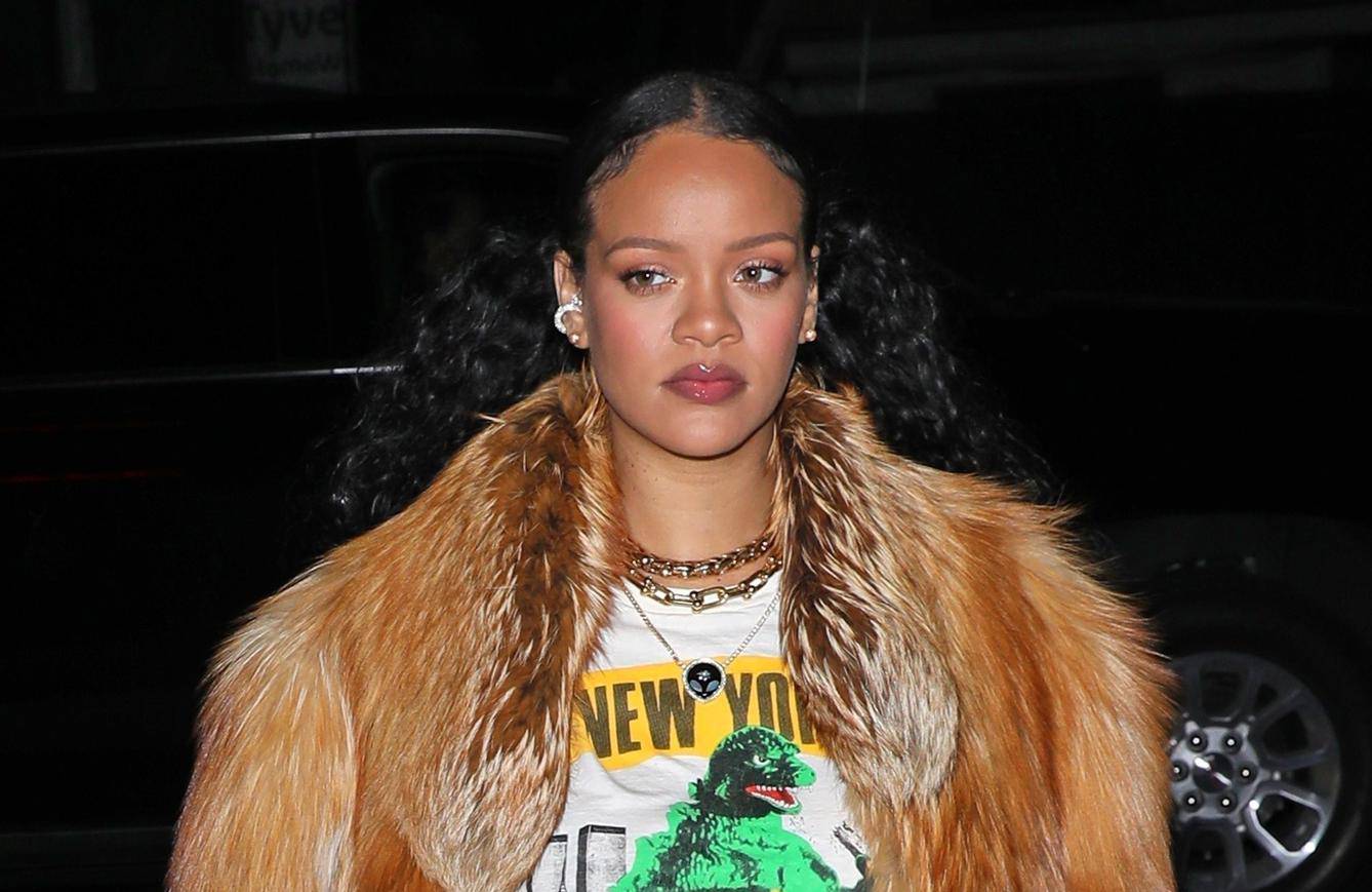 *PREMIUM-EXCLUSIVE* Singer Rihanna steps out for the first since confirming her 2nd pregnancy at the 2023 Super Bowl!