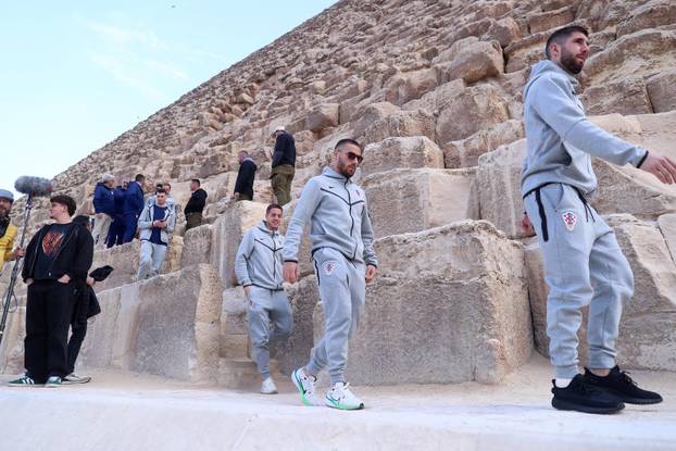 Kairo: Hrvatski nogometni reprezentativci obišli su piramide