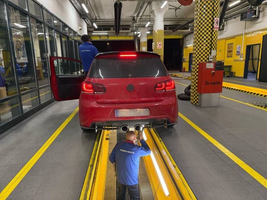 Otišli na 'car meet', završili na pregledu: Našli drogu, isključili 14 automobila jer su opasni