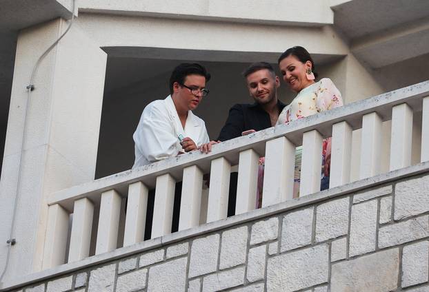 Vela Luka: Ljudi se okupljaju i pripremaju za koncert "Trag u beskraju"