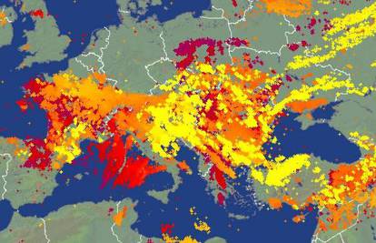Europu udarilo 566.000 munja: 'Ovo je kraj, dolazi sudnji dan!'