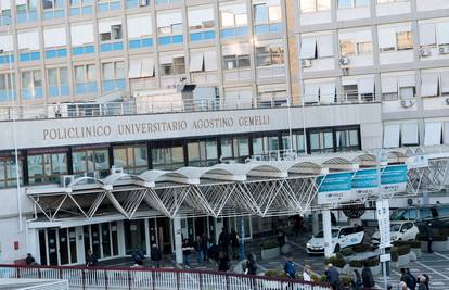 Papa u bolnici gotovo tri tjedna. Vatikan: 'Proveo je mirnu noć'