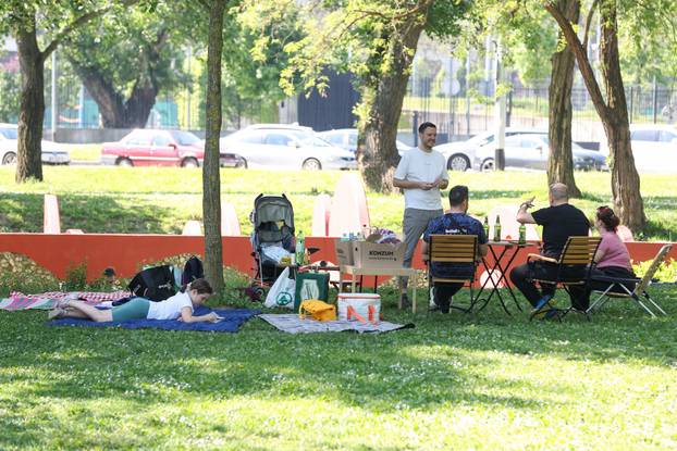 Zagreb: Građani i na Bundeku uz roštilj slave praznik rada 