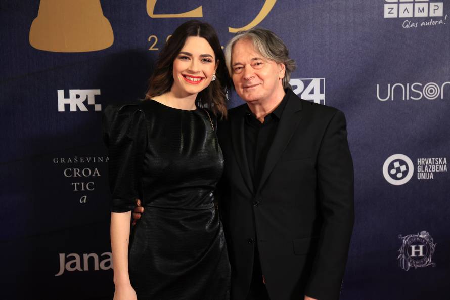 Osijek: Dolazak poznatih na dodjelu diskografske nagrade Porin 