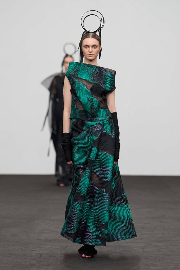 Divne kreacije: Pogledajte reviju Ksenije Vrbanić u Dubaiju