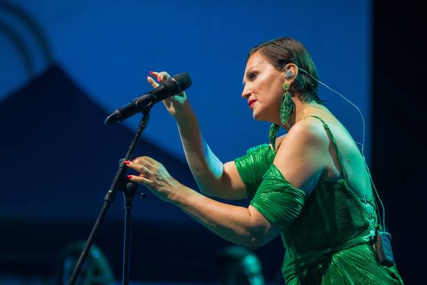 Vela Luka:  Koncert Nine Bardić i Acustic benda povodom manifestacije Trag u Beskraju