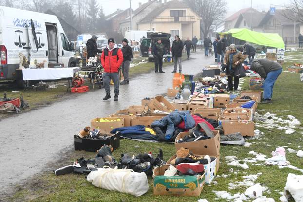 Koprivnica: Zimski uvjeti smanjili broj prodavača na koprivničkom buvljaku