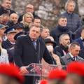 Dodik 'oteo mikrofon' i pjevao 'Pukni zoro' na paradi u Banjoj Luci na Dan Republike Srpske