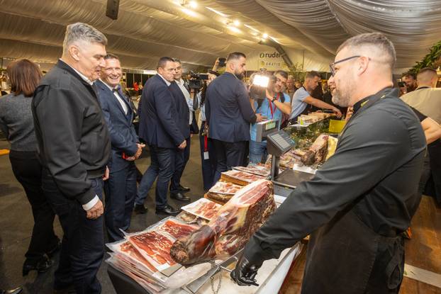 Otvoren 17. Internacionalni sajam pršuta u Tinjanu