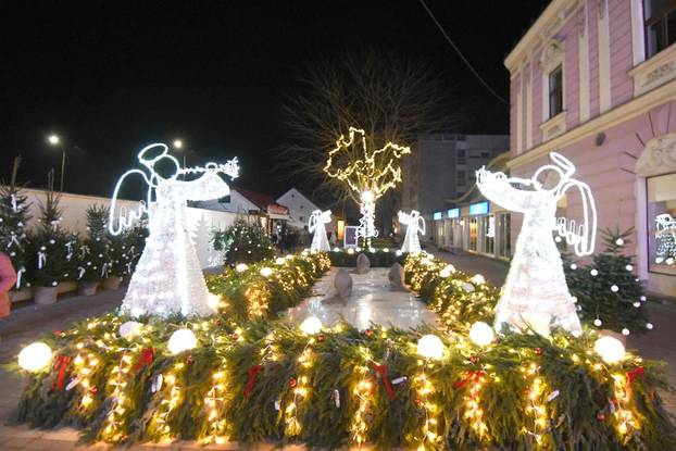 Bjelovar: Grad nikad ljepši u blagdanskom ruhu, a i advent je naraskošniji ikad