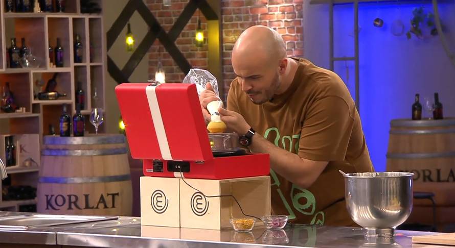 Kandidati se čudili gramofonu, a njime se pokušao služiti čak i Melkior: 'Malo me zabrinjava'