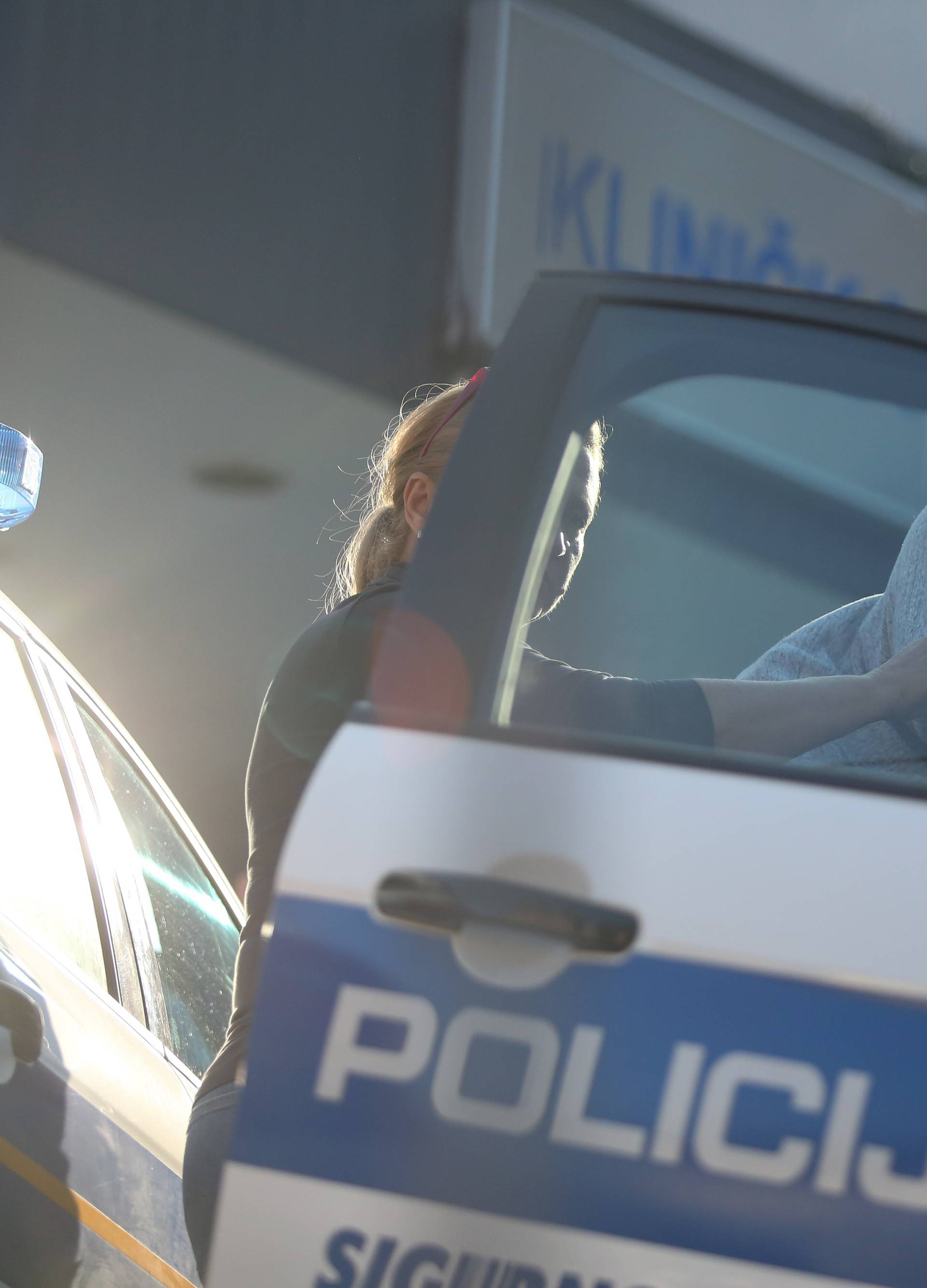 Kameničkog je policija izvela iz bolnice: 'Pustite dijete na miru'