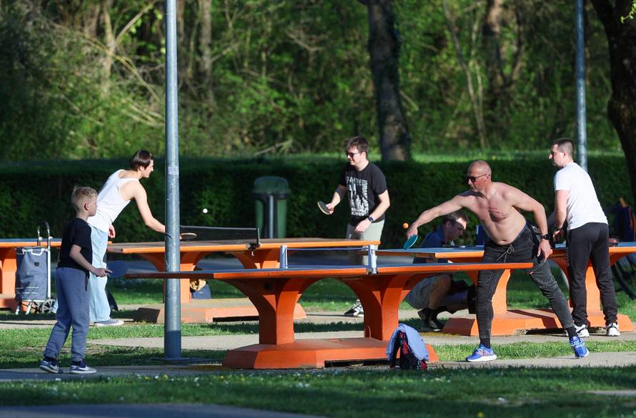 Zagreb: Na Uskrs Jarun privukao veliki broj građana