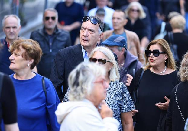 Zagreb: Posljedni ispraćaj novinara Roberta Valdeca 