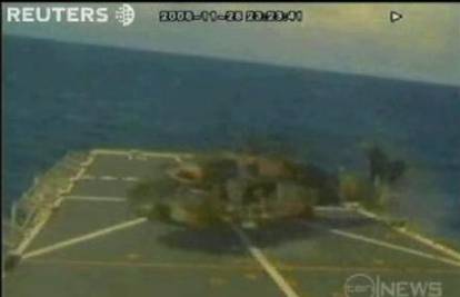Vojni helikopter udario o palubu, dvoje mrtvih