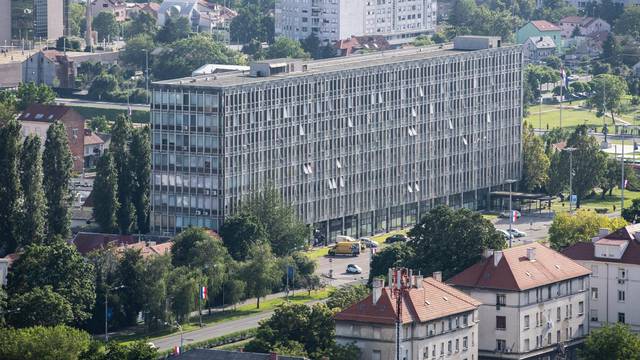 Zagreb: Pogled na grad s terease Rooftop Lateral bara