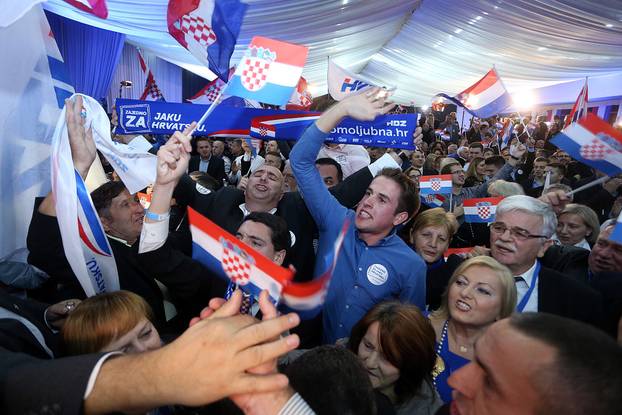08.11.2015. Zagreb: Slavlje u stožeru Domoljubne koalicije nakon prvih izbornih rezultata