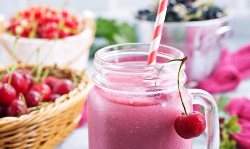 Smoothie od malina i trešanja