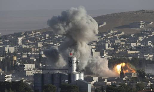 ISIL ja&ccaron;a napade na Kobani: O&ccaron;ajni Kurdi trebaju jo&scaron; oru&zcaron;ja