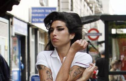 Amy Winehouse uhitili zbog zlouporabe droga