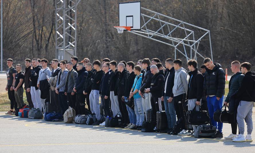 Ministar Anušić i general Kundid na prvom danu TVO-a na Slunju