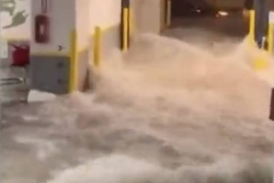 Katastrofalna poplava  u Floridi: Kao da im je rijeka ušla u garažu