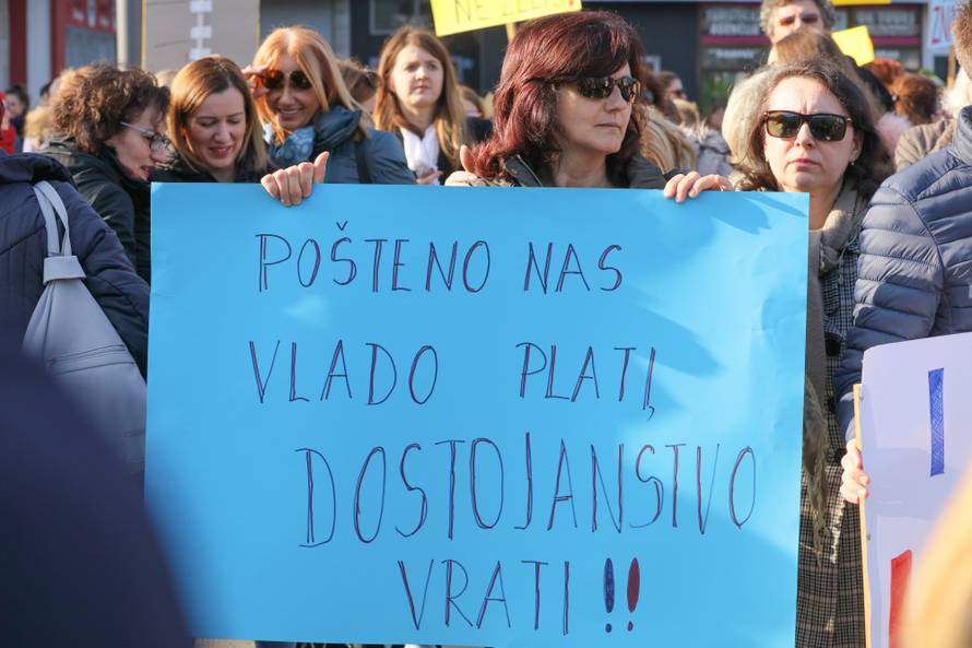 'Vlada je najgori razred' i ostali genijalni transparenti učitelja