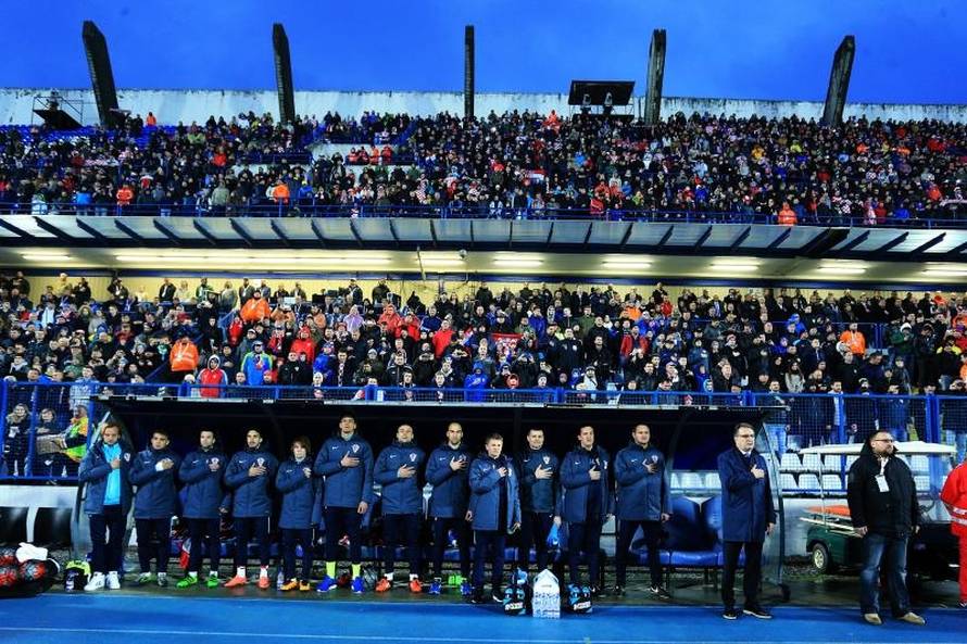 Skandirali "Za dom spremni", a svi se prave da to nisu čuli