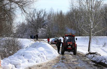 Strah u Račinovcima: Opet je 'propao' nasip, a snijeg se topi