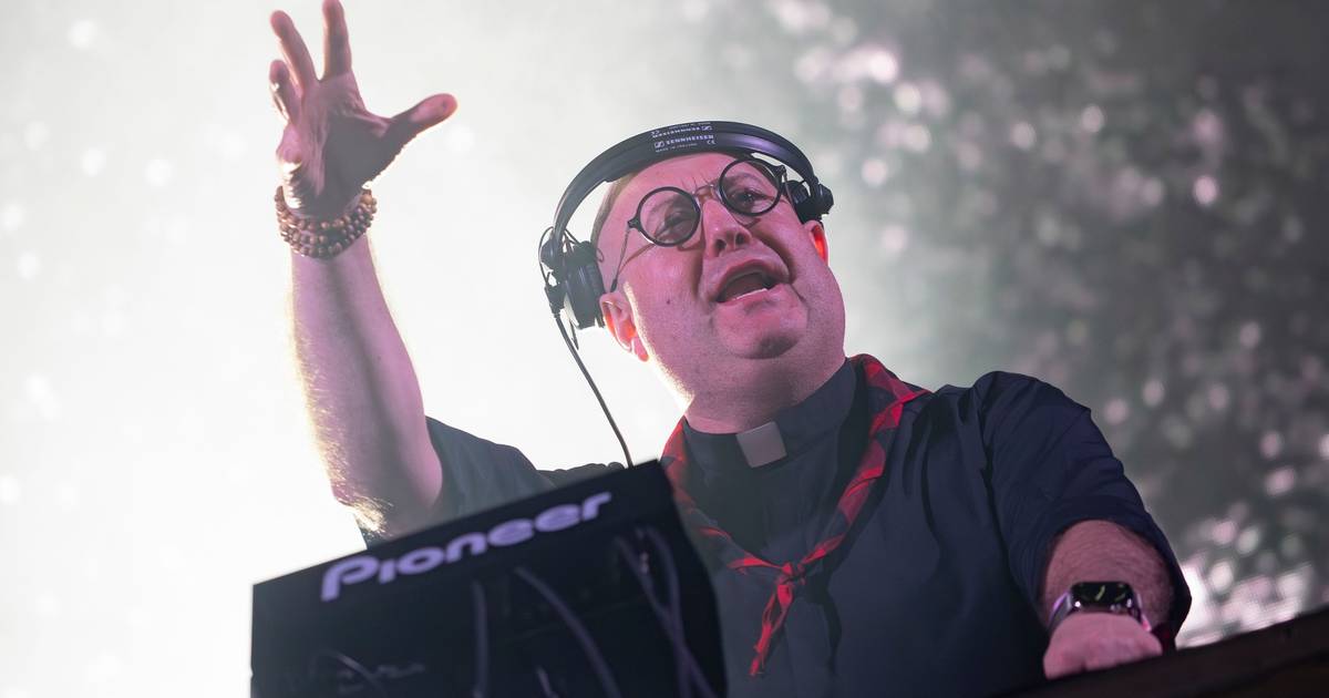 Padre Rave VIDEO Svećenik je danju, a DJ noću: Rave Padre je hit, a pišu i ...