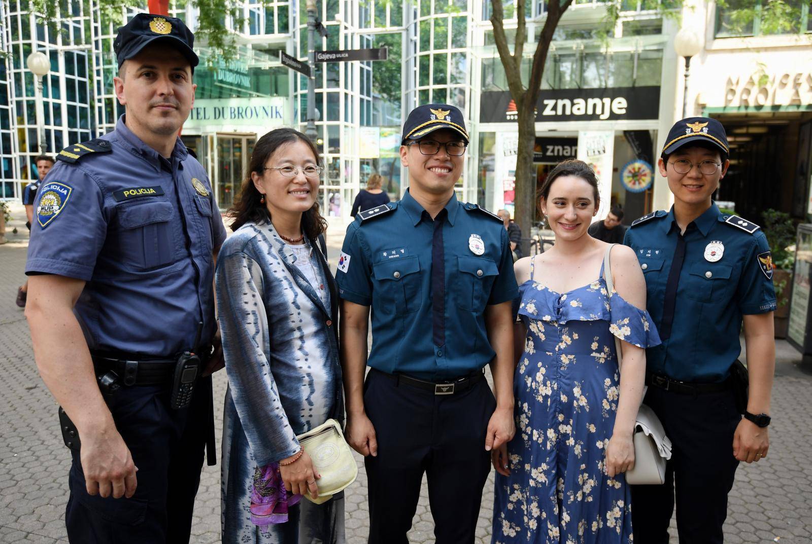 Korejski policajci: Svi se žele slikati s nama, popularni smo